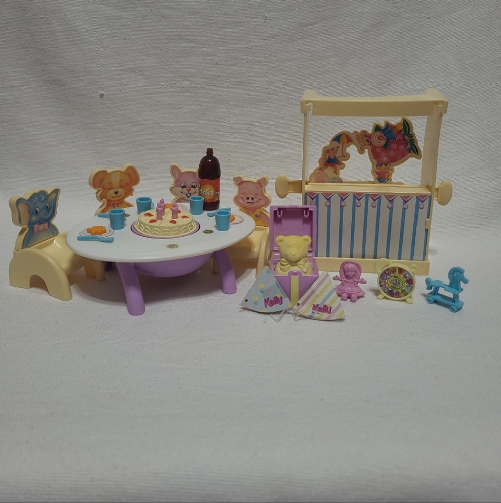 Barbie Doll 1999 Surprise Birthday Party Kelly Playset #67346-91